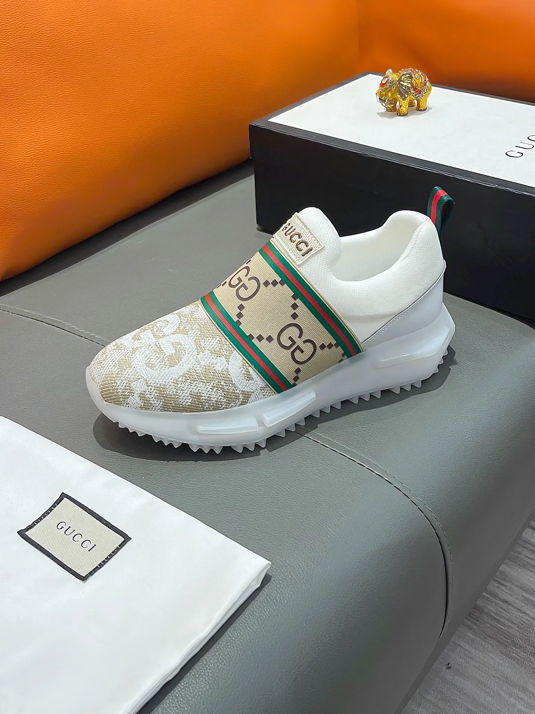 Men's shoes GUCCI "Gucci" P440 Regular size: 38-44 (casual shoes) Product materials: Selected cowhide upper, soft sheepskin feet; original factory special outsole.
